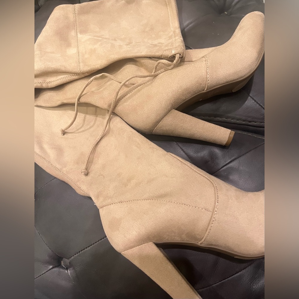BRAND NEW (w/out box) Zigi Soho Brock Beige Faux Suede Over The Knee Boots 8